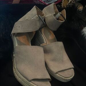 Elegant Beige Espadrille Wedges